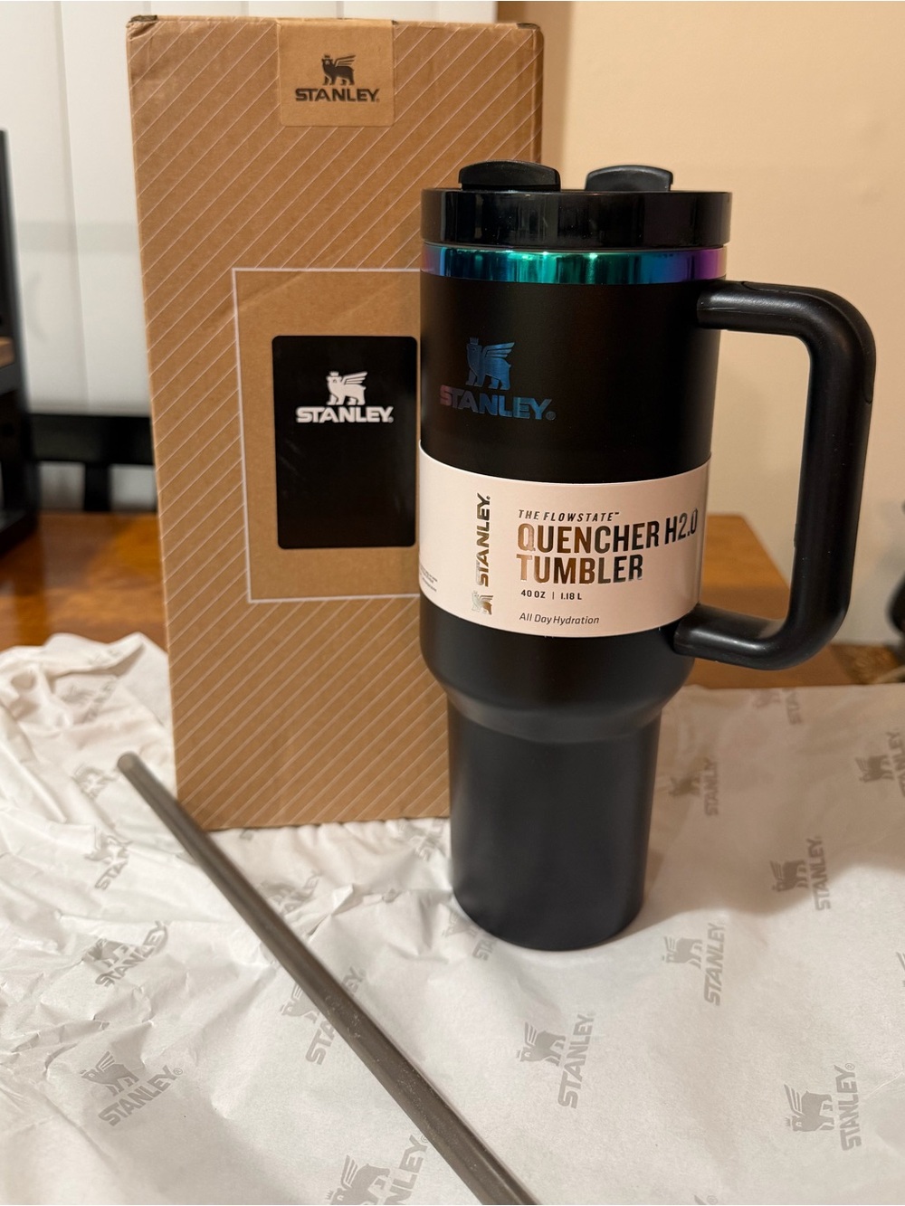 NWT Quencher H20 Flowstate 40 oz Tumbler Black Chroma - NWT 🖤💜
